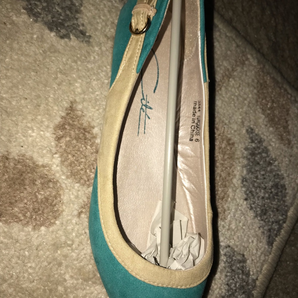 Citi Turquoise and Tan Flats